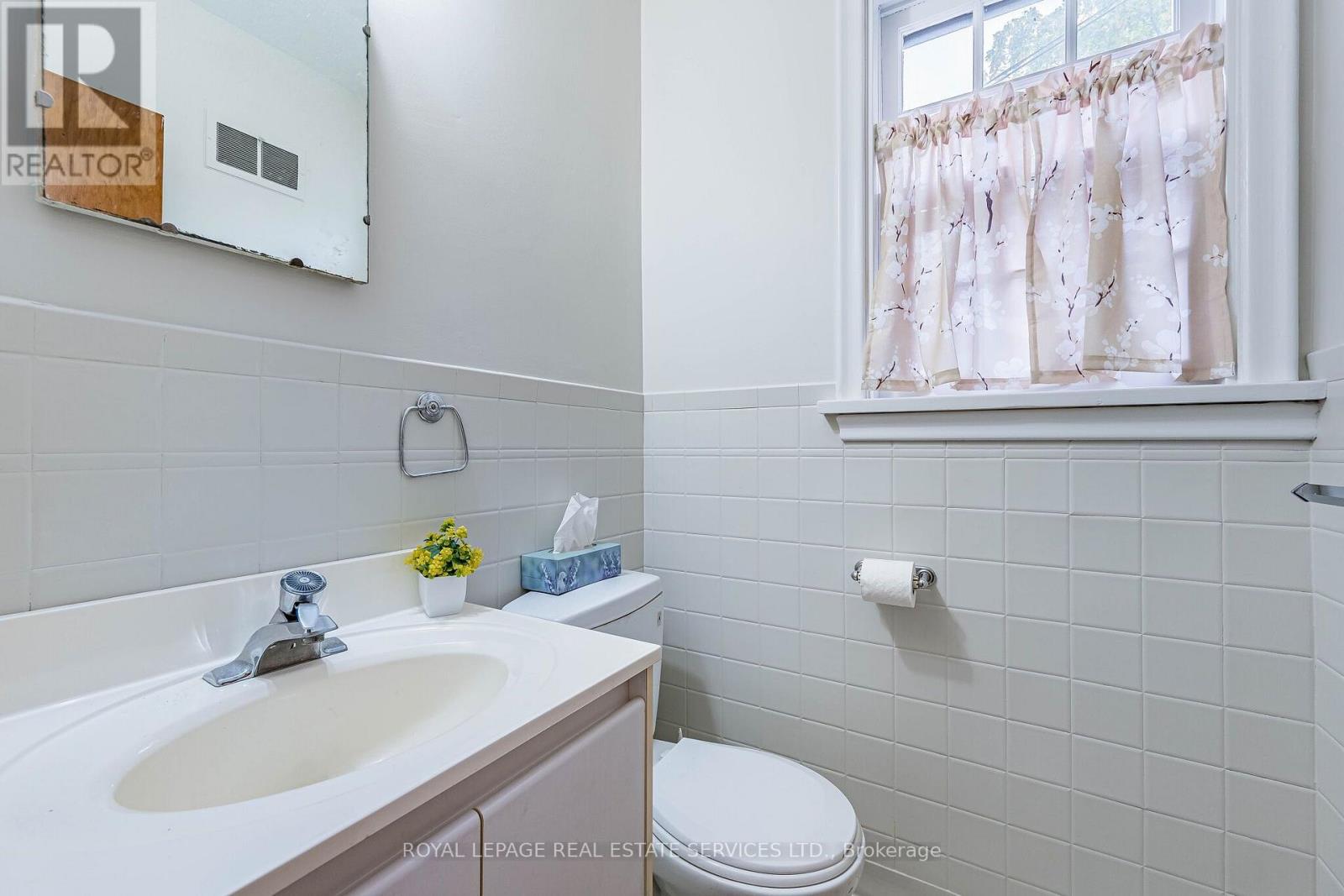 46 Frederick Street, Brampton, Ontario  L6Y 1G6 - Photo 12 - W13847676