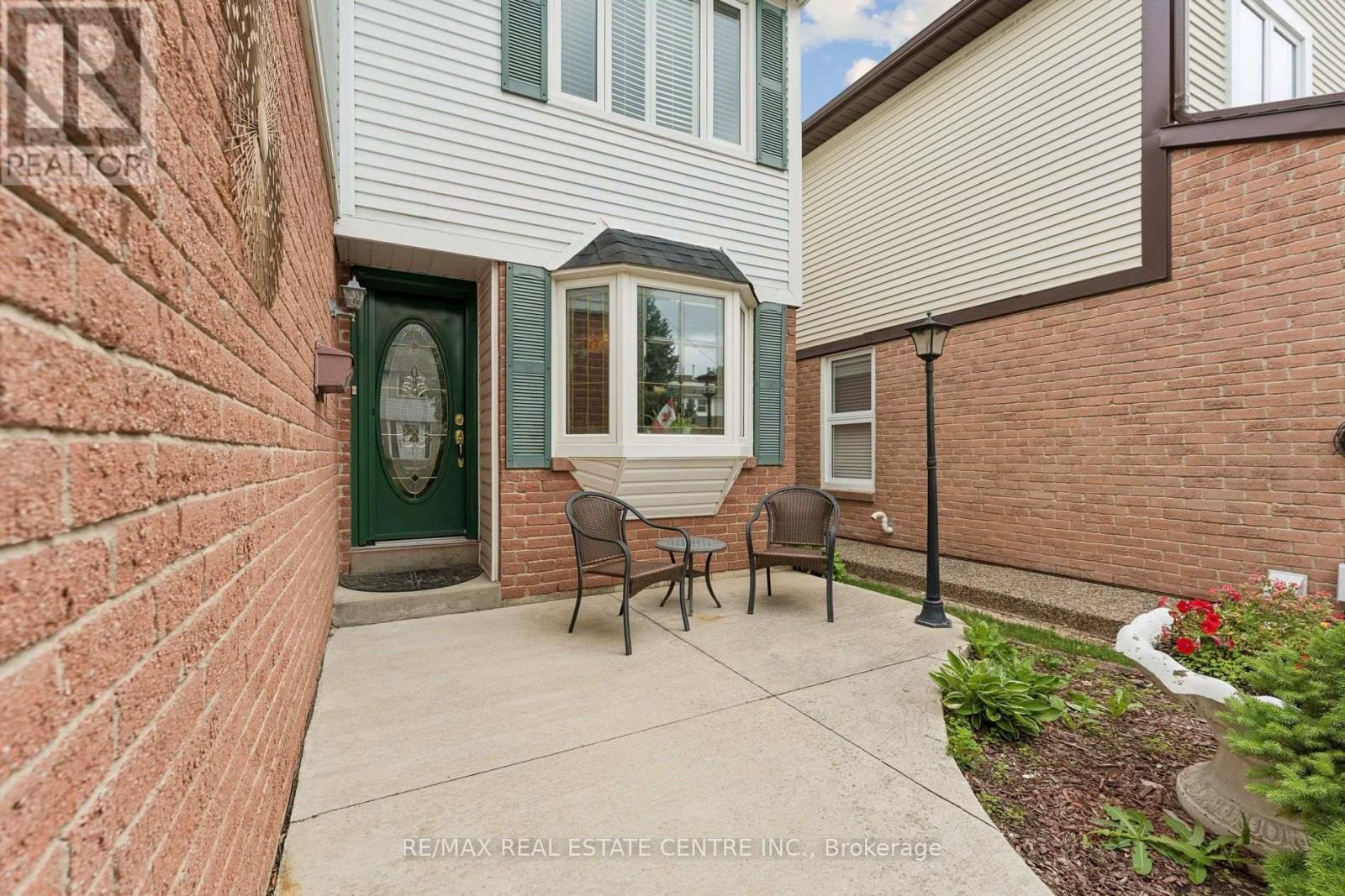 26 Jameson Crescent, Brampton, Ontario  L6S 3W3 - Photo 3 - W13847744
