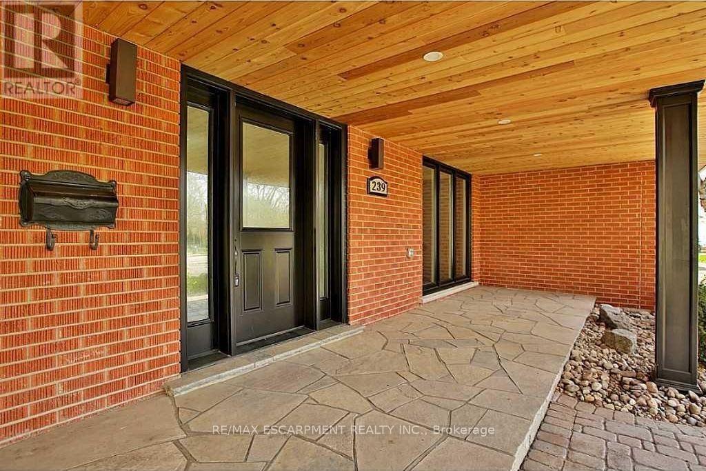 239 Guelph Line, Burlington, Ontario  L7R 3K6 - Photo 2 - W13847772