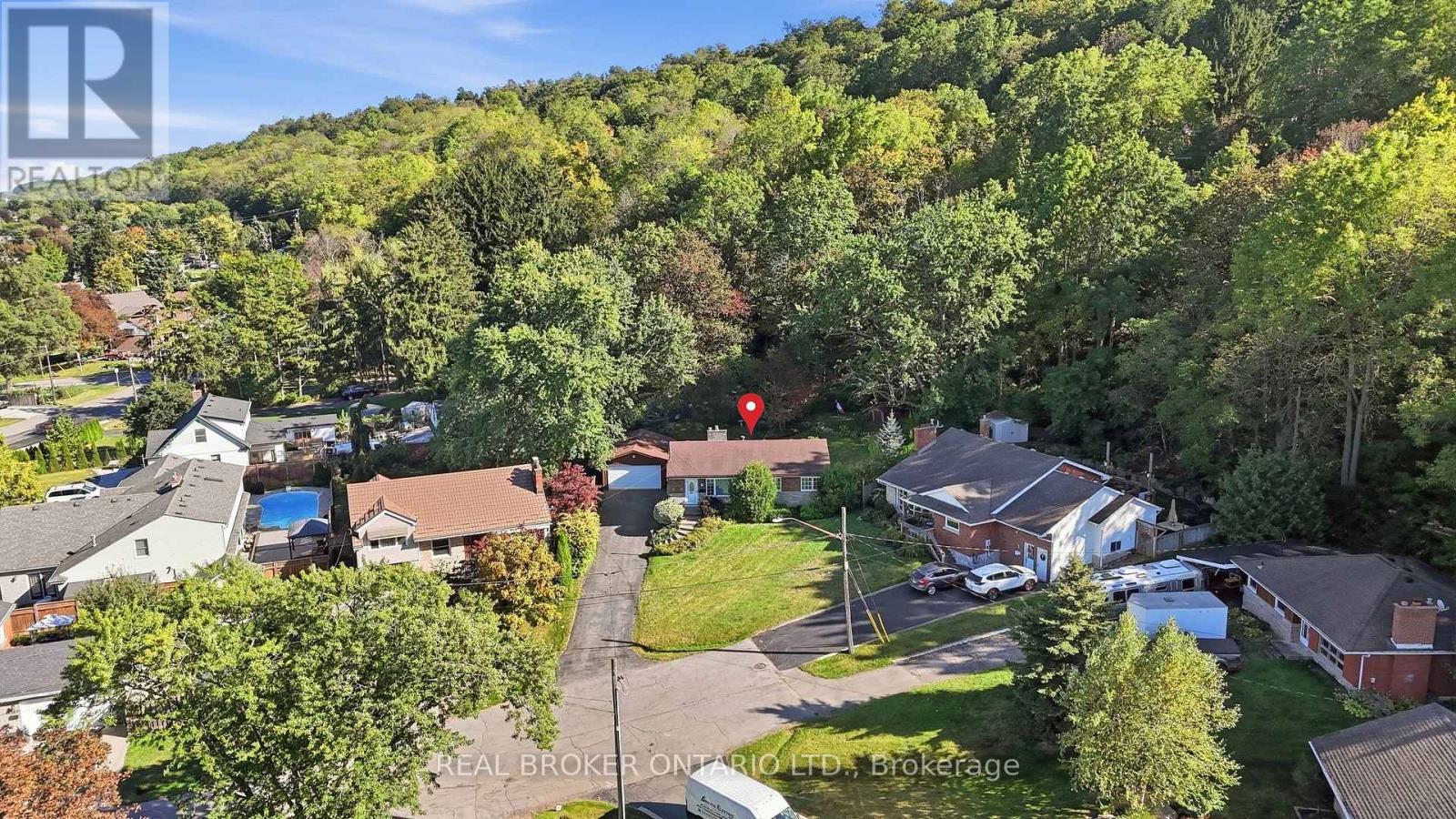 8 HILL PLACE, Hamilton, Ontario