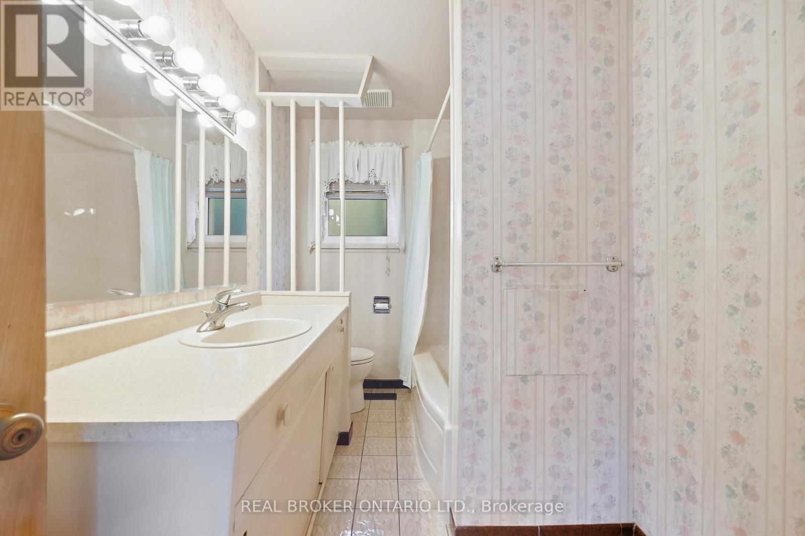 8 Hill Place, Hamilton, Ontario  L8G 2W3 - Photo 21 - X13847874