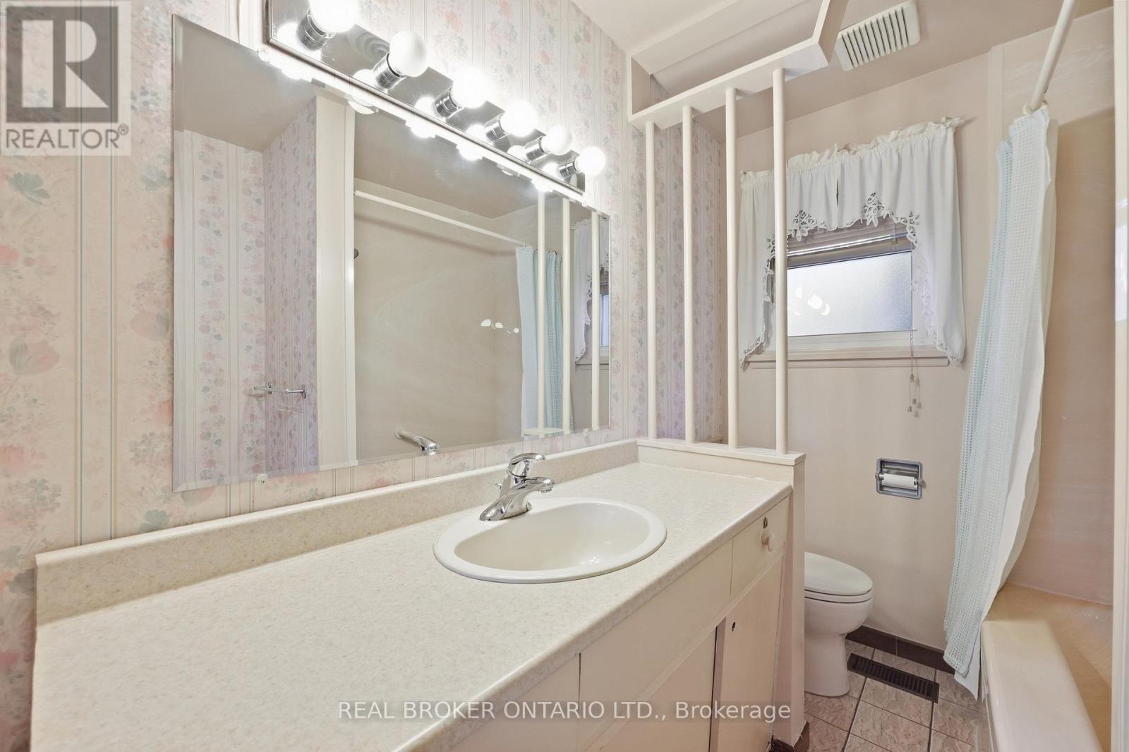 8 Hill Place, Hamilton, Ontario  L8G 2W3 - Photo 22 - X13847874