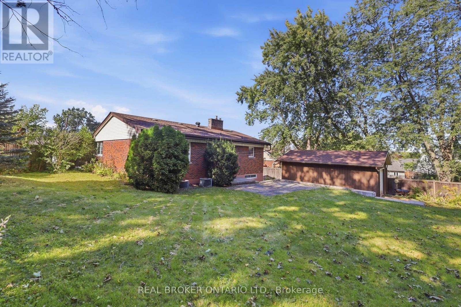 8 Hill Place, Hamilton, Ontario  L8G 2W3 - Photo 34 - X13847874