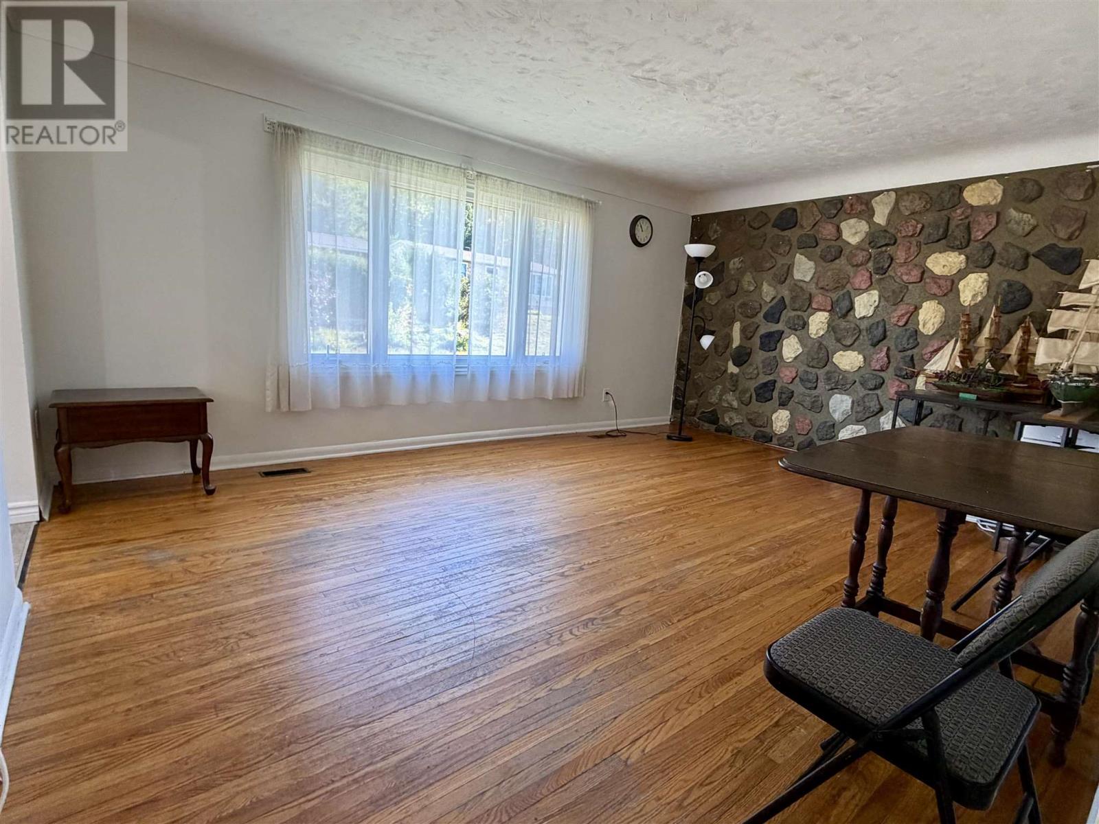 135 Dieppe Ave, Elliot Lake, Ontario  P5A 1H6 - Photo 6 - SM262716