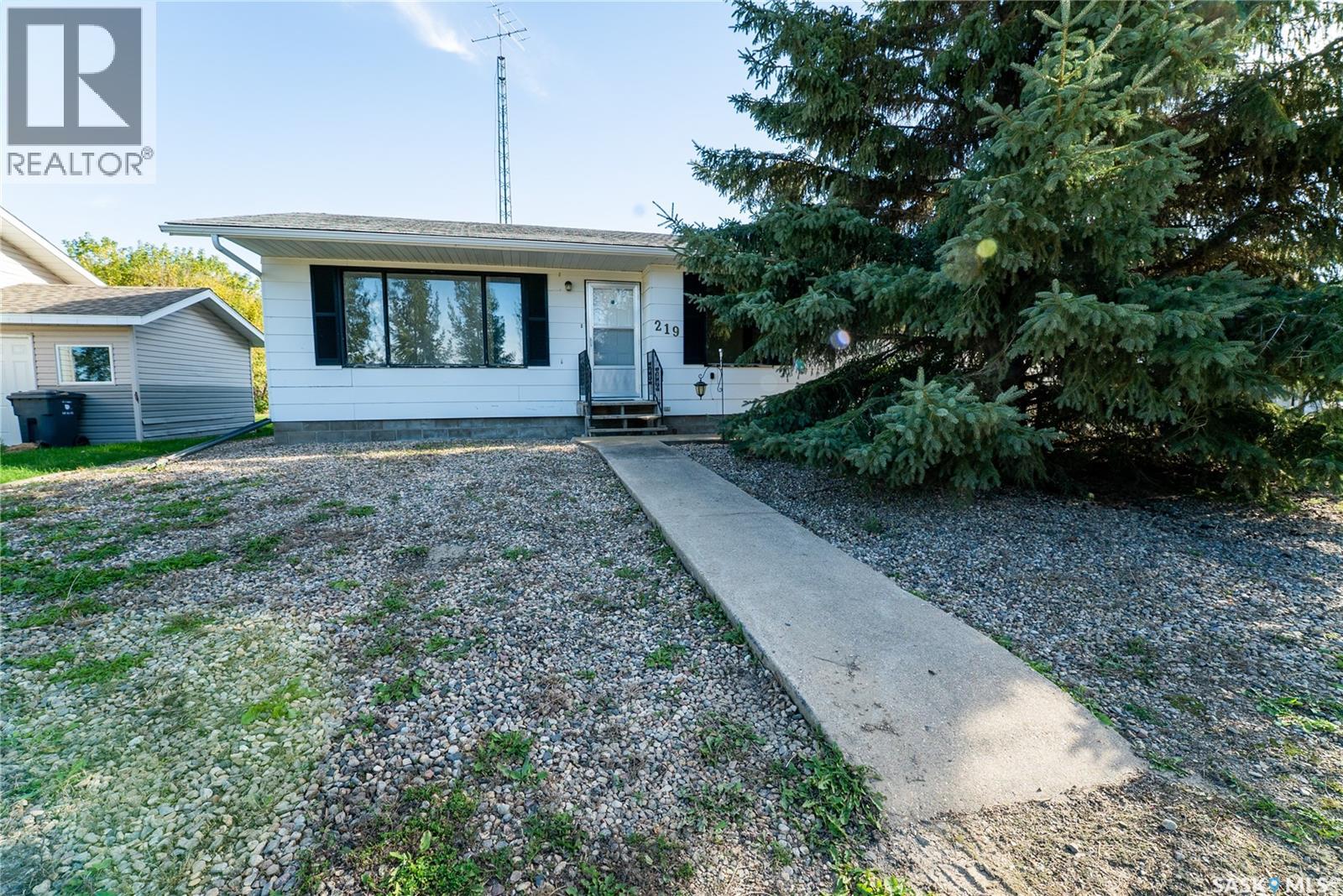219 Railway Avenue W, Blaine Lake, Saskatchewan  S0J 0J0 - Photo 1 - SK050010