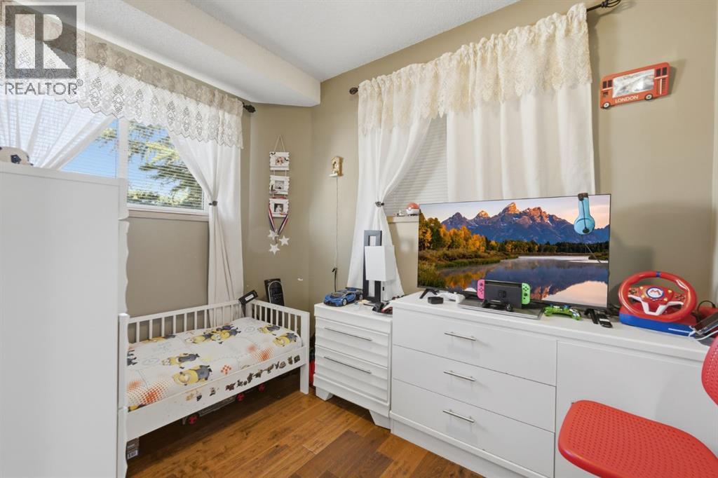 240 Shawinigan Drive SW, Calgary, Alberta  T2Y 3B4 - Photo 19 - A2337791
