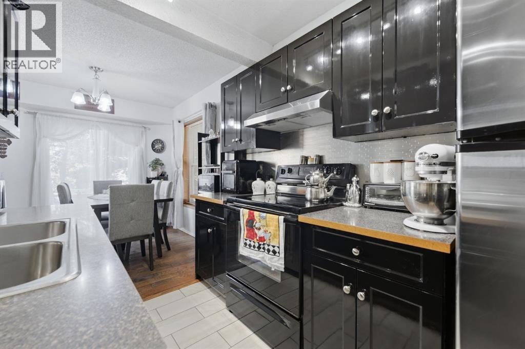 240 Shawinigan Drive SW, Calgary, Alberta  T2Y 3B4 - Photo 15 - A2337791