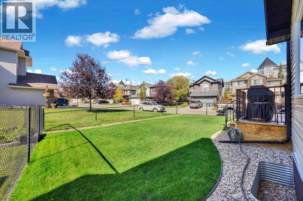 209 Crystal Green Point