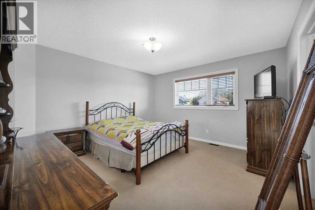 209 Crystal Green Point
