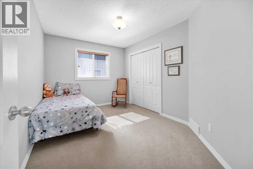 209 Crystal Green Point