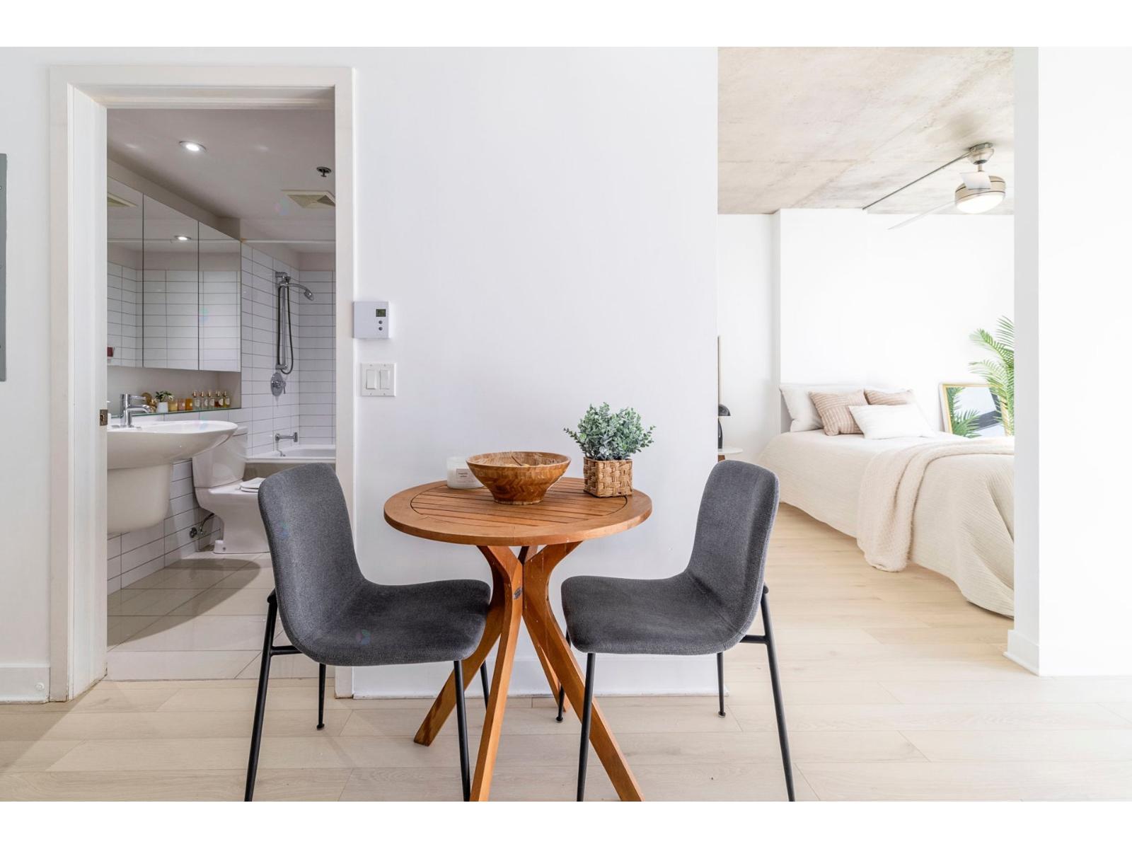 1414 Rue Chomedey|#415 Montréal (Ville-Marie) Quebec Canada H3H0A2 5