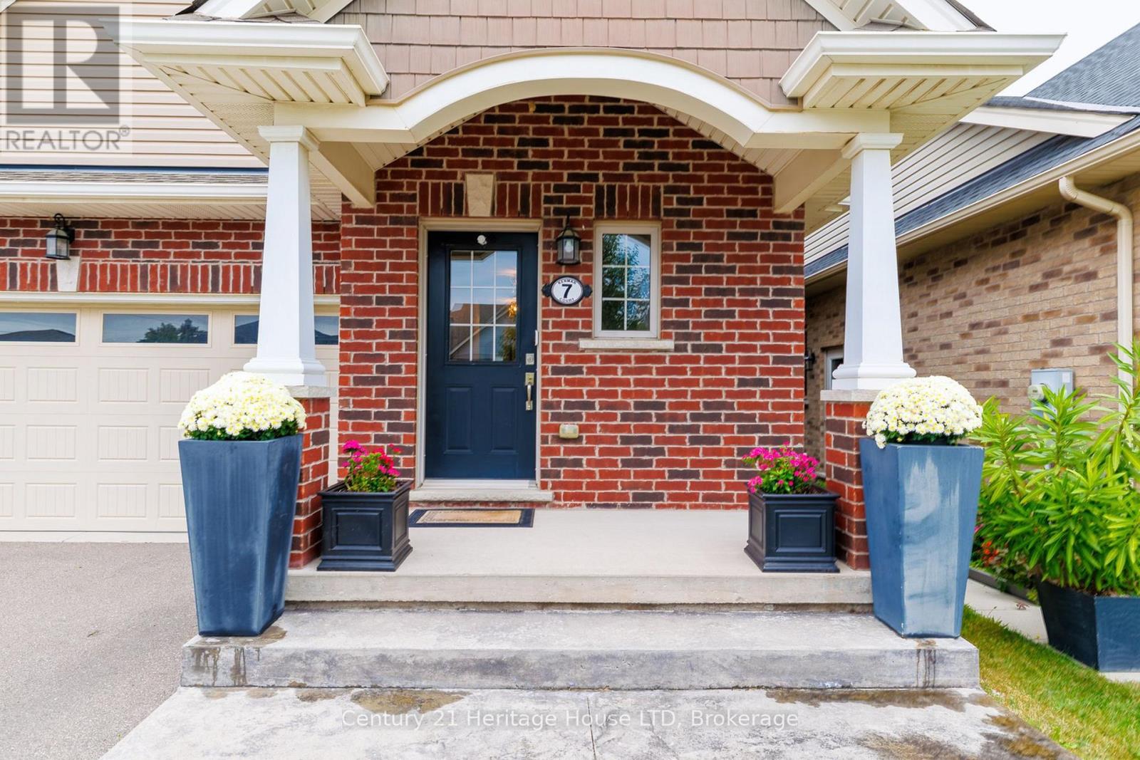 7 Kenmar Court, St. Catharines, Ontario  L2P 0E4 - Photo 4 - X13847906