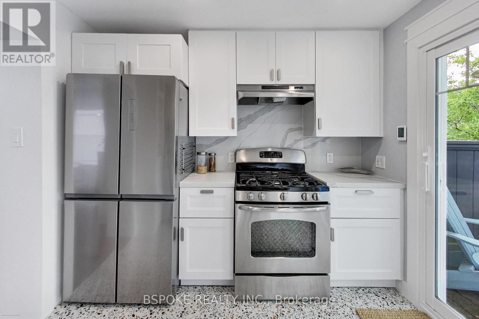 76 Hiltz Avenue, Toronto, Ontario  M4L 2N5 - Photo 13 - E13847962