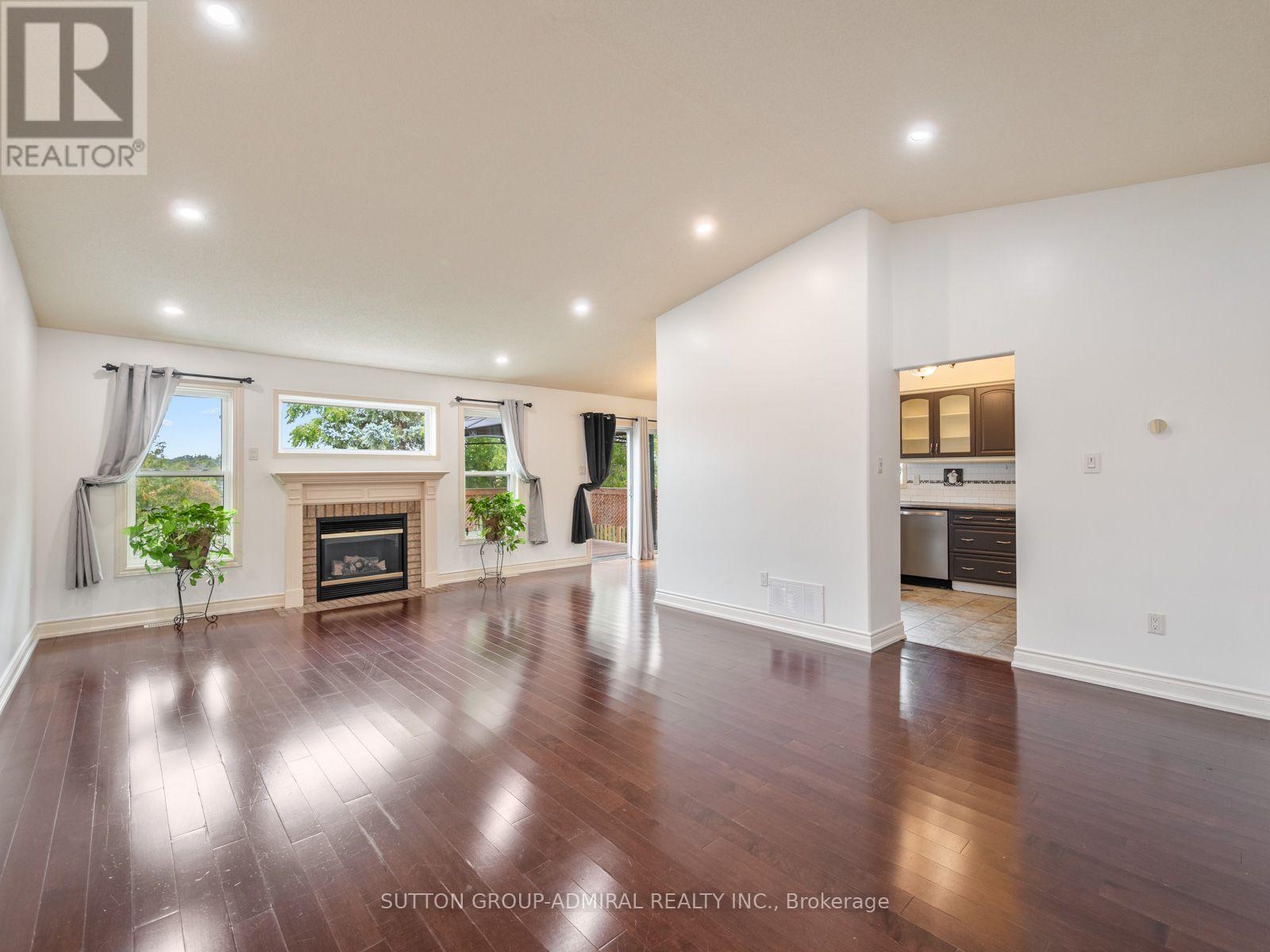 28 Harwood Drive, Barrie (Painswick North), Ontario  L4N 7B9 - Photo 4 - S13847916