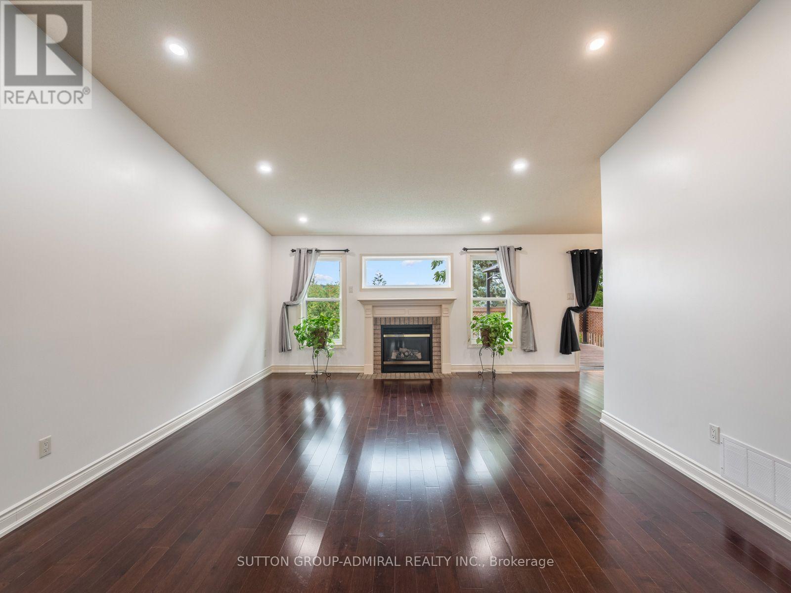 28 Harwood Drive, Barrie (Painswick North), Ontario  L4N 7B9 - Photo 5 - S13847916