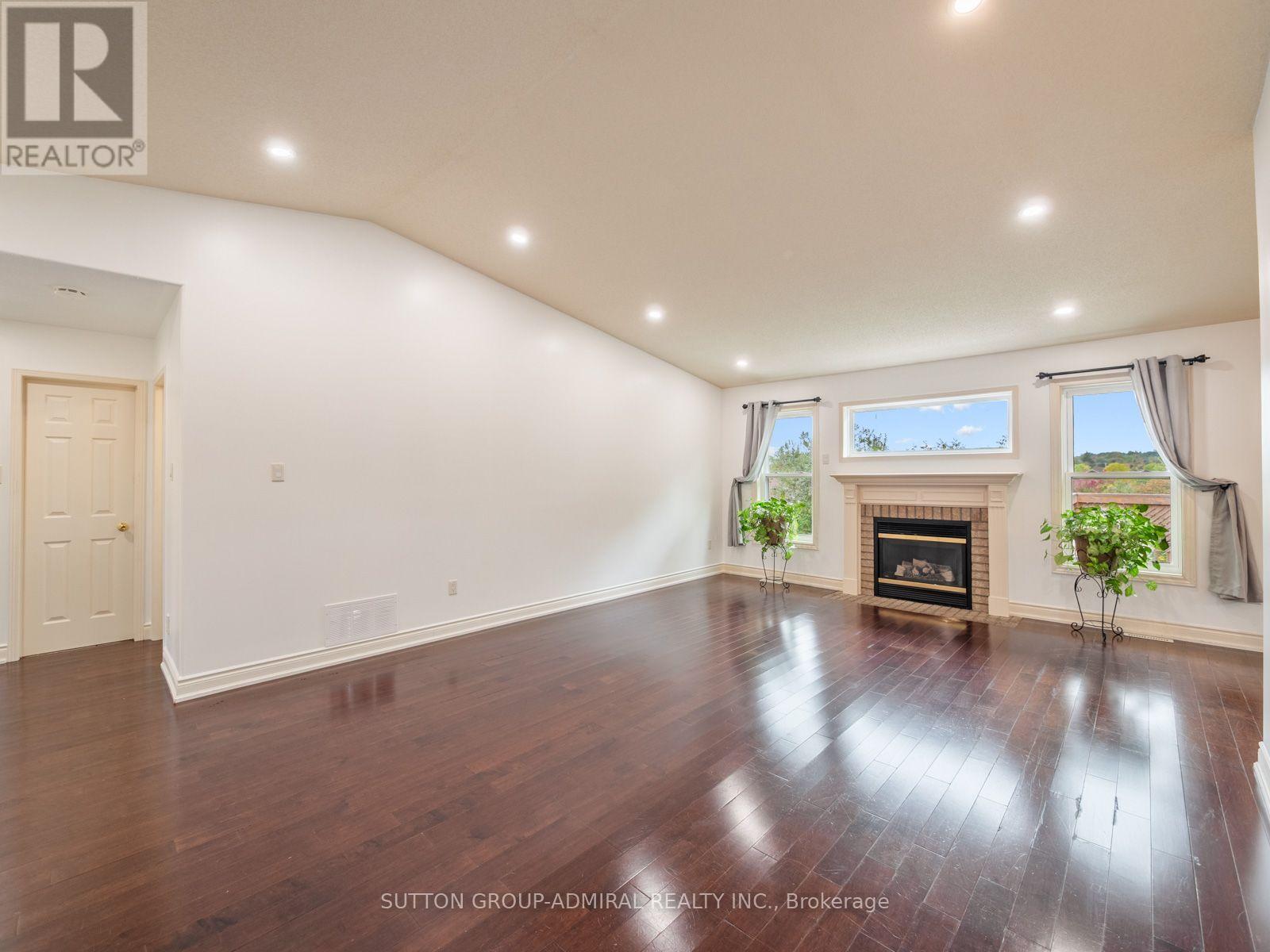 28 Harwood Drive, Barrie (Painswick North), Ontario  L4N 7B9 - Photo 6 - S13847916