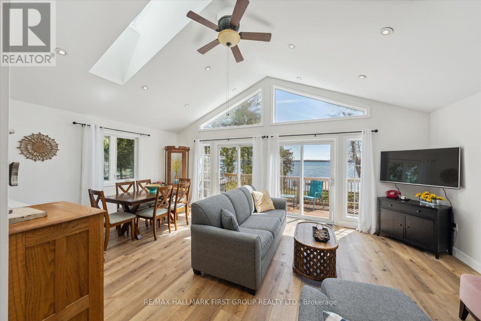 2807 Lakeside Drive, Severn (West Shore), Ontario  L0K 1G0 - Photo 3 - S13848008