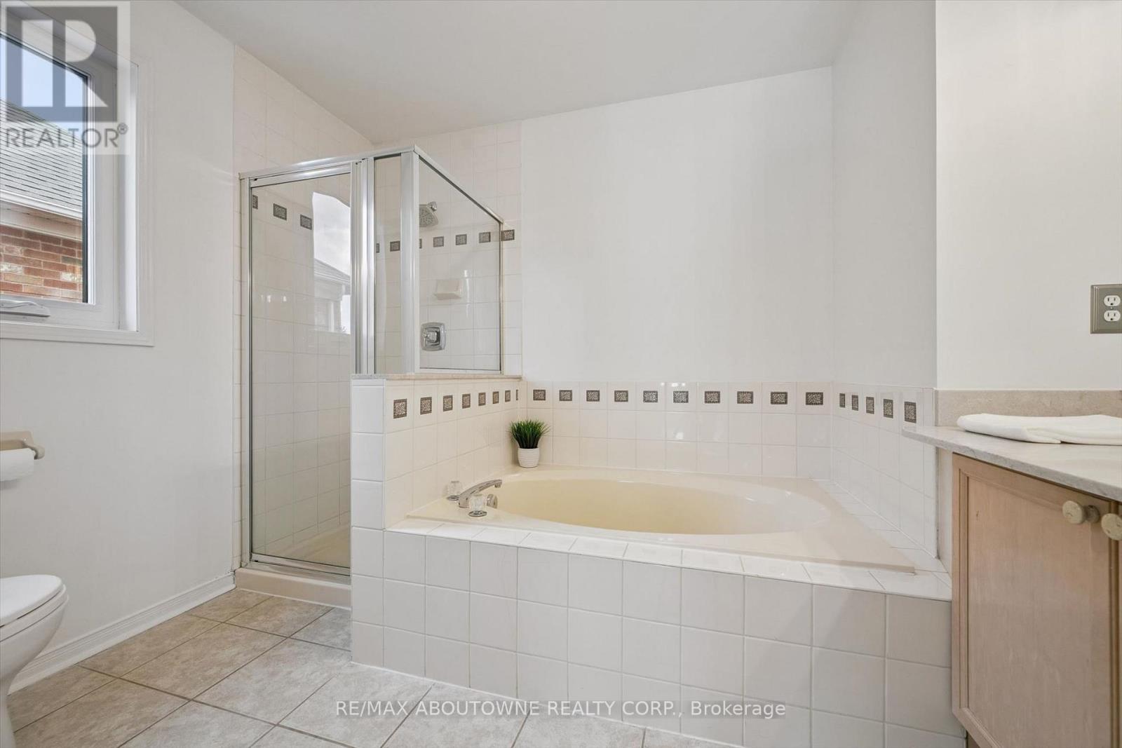 2397 Ennerdale Road, Oakville, Ontario  L6H 6N5 - Photo 24 - W13847914