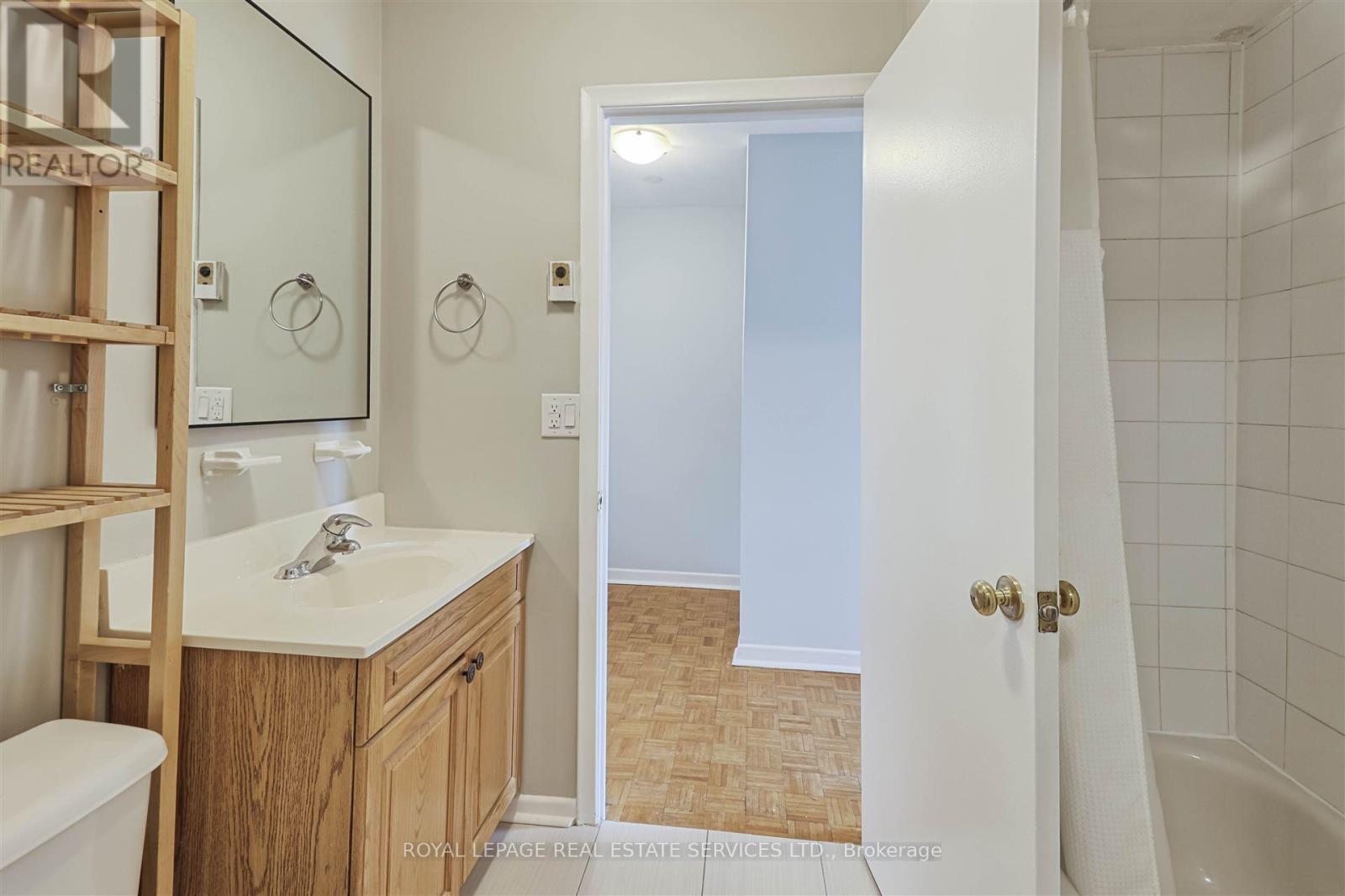 Back - 2875 Bloor Street W, Toronto, Ontario  M8X 1B3 - Photo 13 - W13847918
