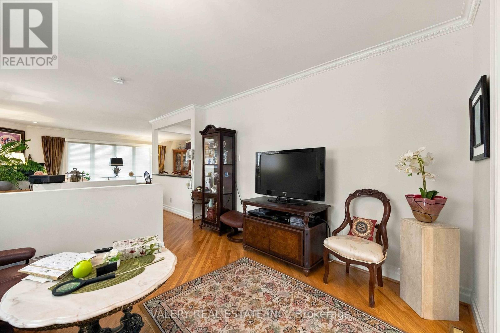 305 Renforth Road, Toronto, Ontario  M9C 2L4 - Photo 10 - W13847994