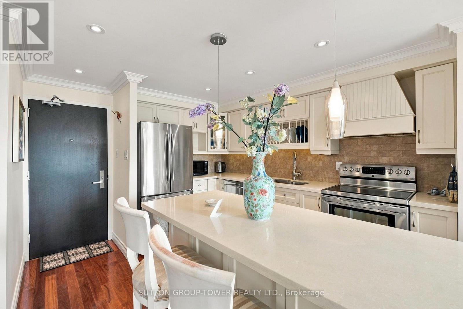 319 - 35 Ormskirk Avenue, Toronto, Ontario  M6S 1A8 - Photo 4 - W13848038