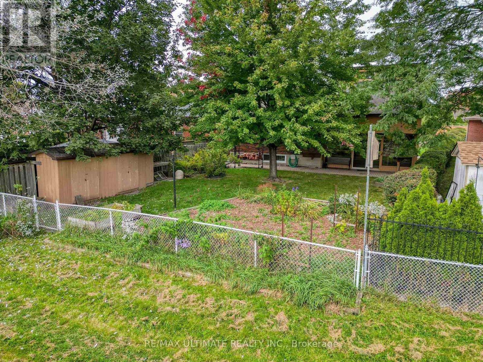 81 Flora Drive, Toronto, Ontario  M1P 1A5 - Photo 47 - E13566156