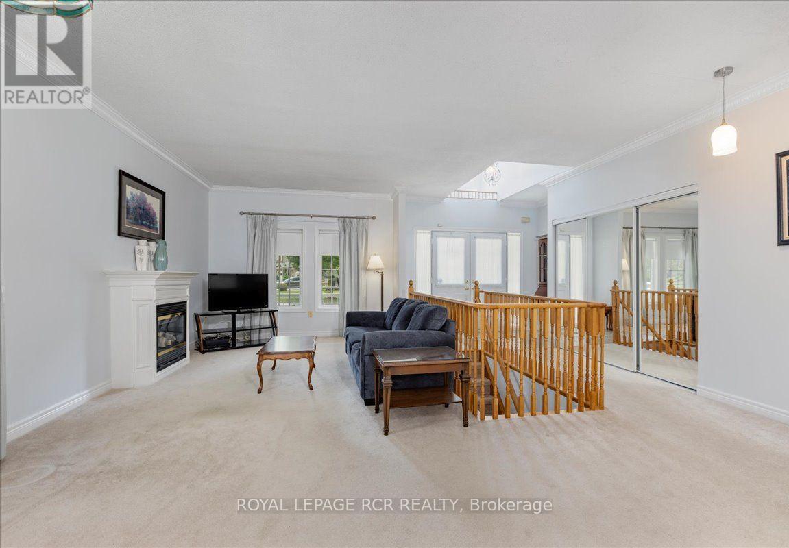 332 KING STREET, East Gwillimbury, Ontario