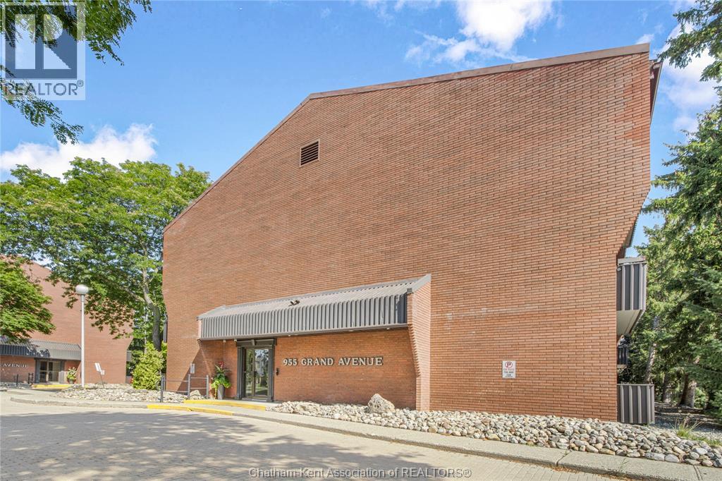 955 GRAND AVENUE West Unit# 208, Chatham, Ontario