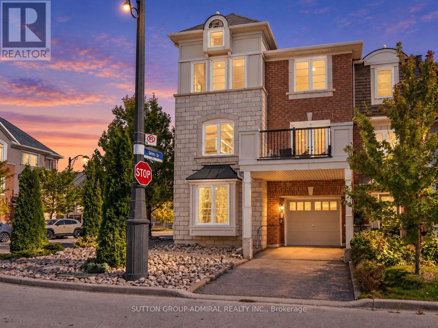43 DEANS DRIVE, Toronto, Ontario