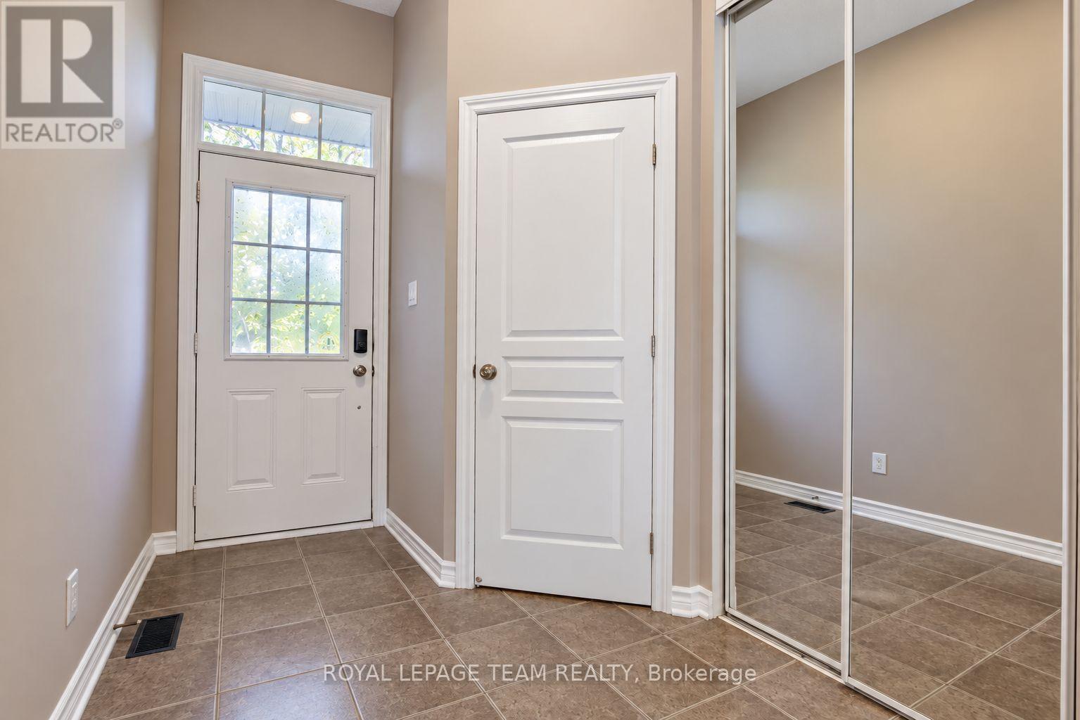119 Bridgestone Drive, Ottawa, Ontario  K2M 0A4 - Photo 2 - X13711520