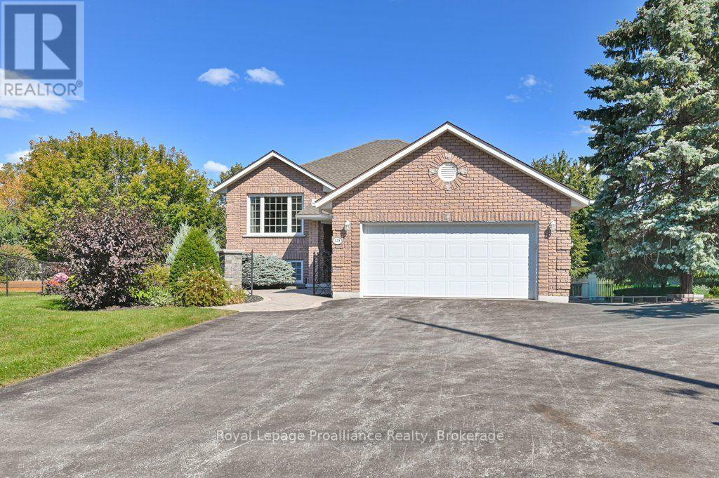 128 Maple Drive, Belleville, Ontario  K8P 2R2 - Photo 2 - X13848168