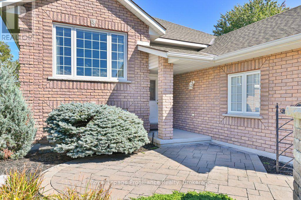 128 Maple Drive, Belleville, Ontario  K8P 2R2 - Photo 5 - X13848168