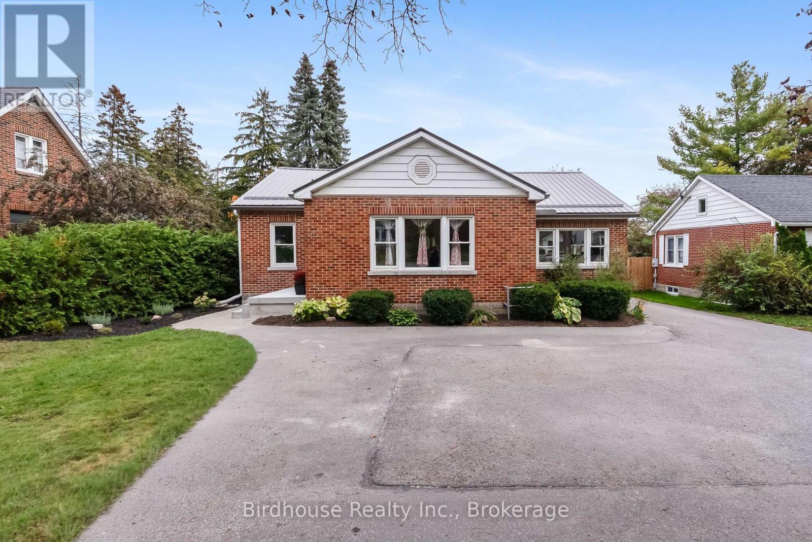 14 Angeline Street S, Kawartha Lakes, Ontario  K9V 3K8 - Photo 1 - X13848468