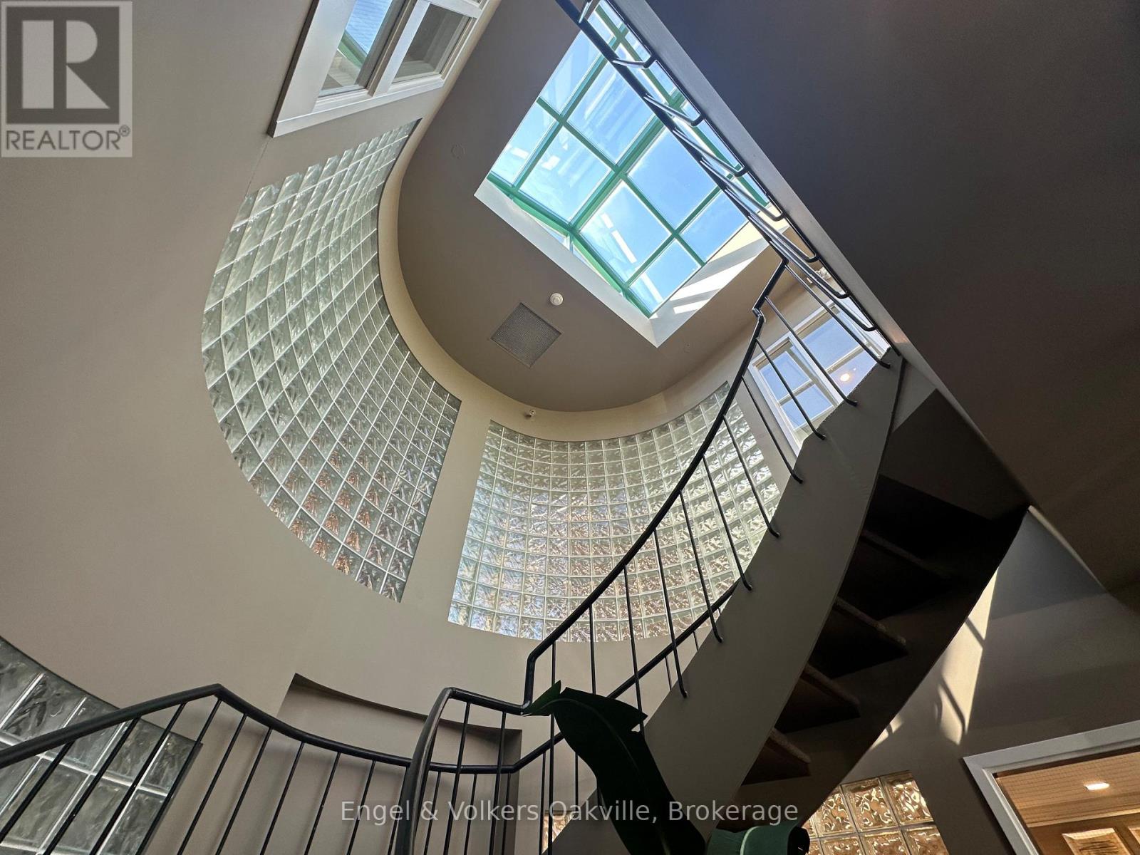 104 - 146 Lakeshore Road E, Oakville, Ontario  L6J 1H4 - Photo 3 - W13848134