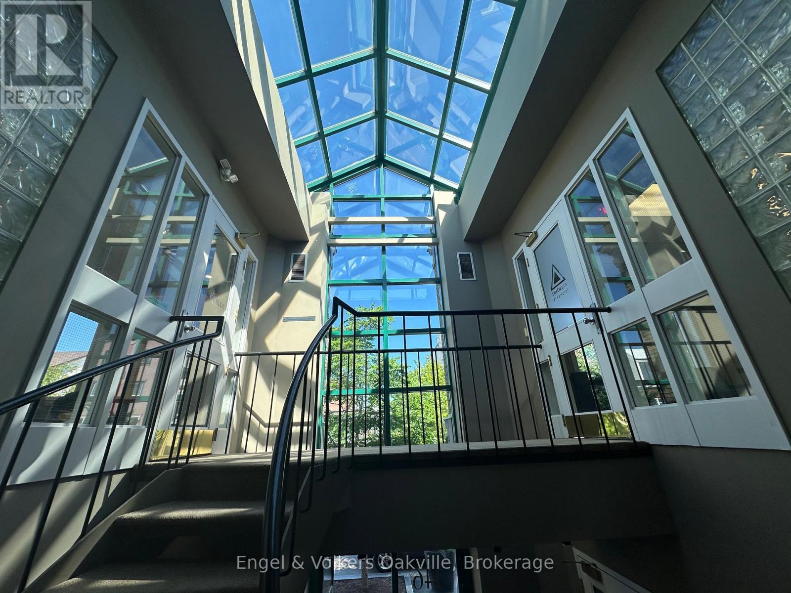 104 - 146 Lakeshore Road E, Oakville, Ontario  L6J 1H4 - Photo 4 - W13848134