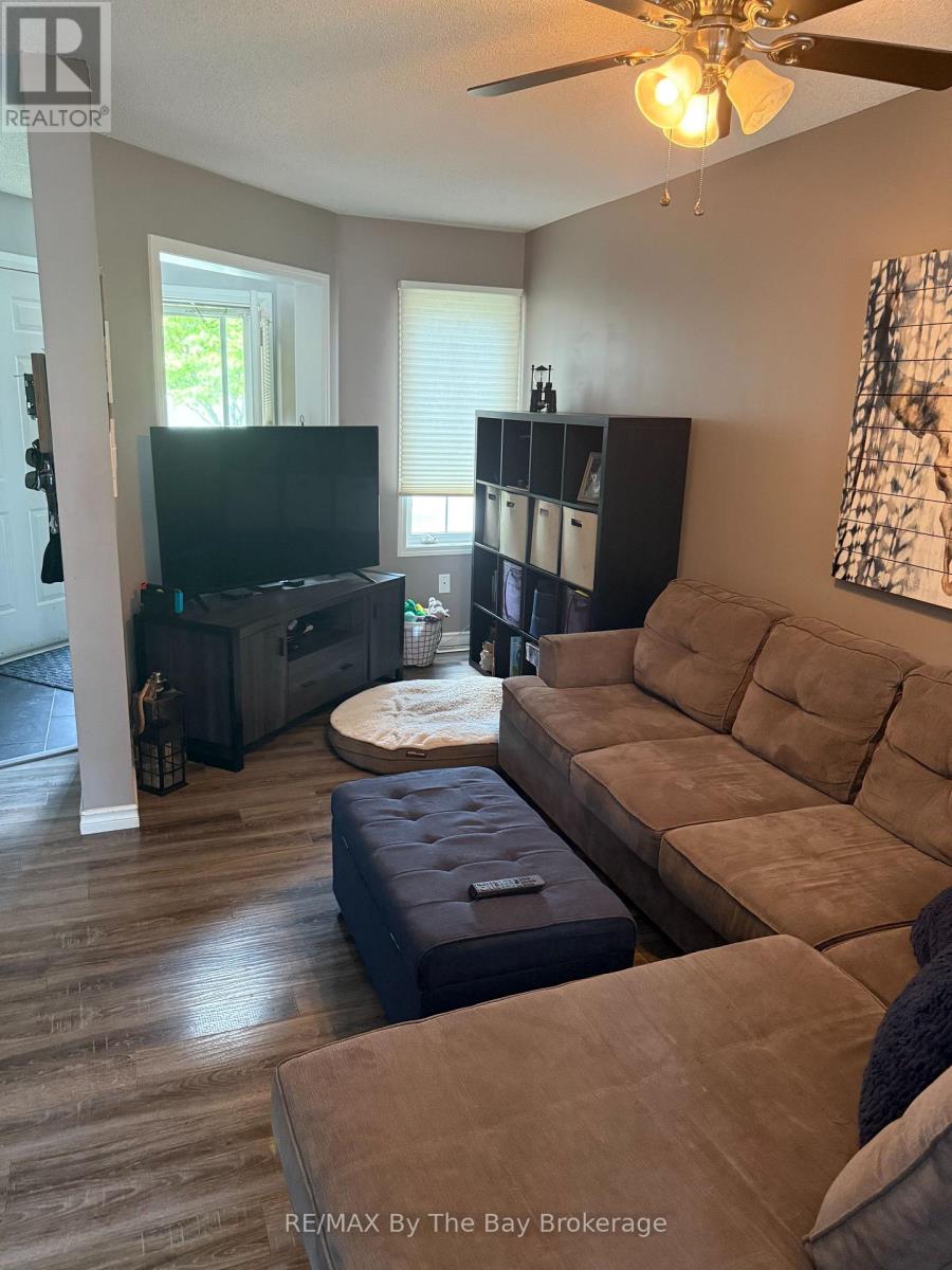 345 Ferndale Drive S, Barrie (Ardagh), Ontario  L4N 9Y6 - Photo 2 - S13848270
