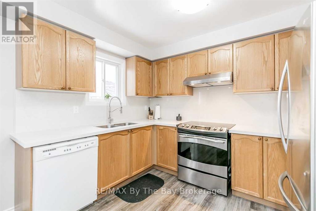 345 Ferndale Drive S, Barrie (Ardagh), Ontario  L4N 9Y6 - Photo 4 - S13848270