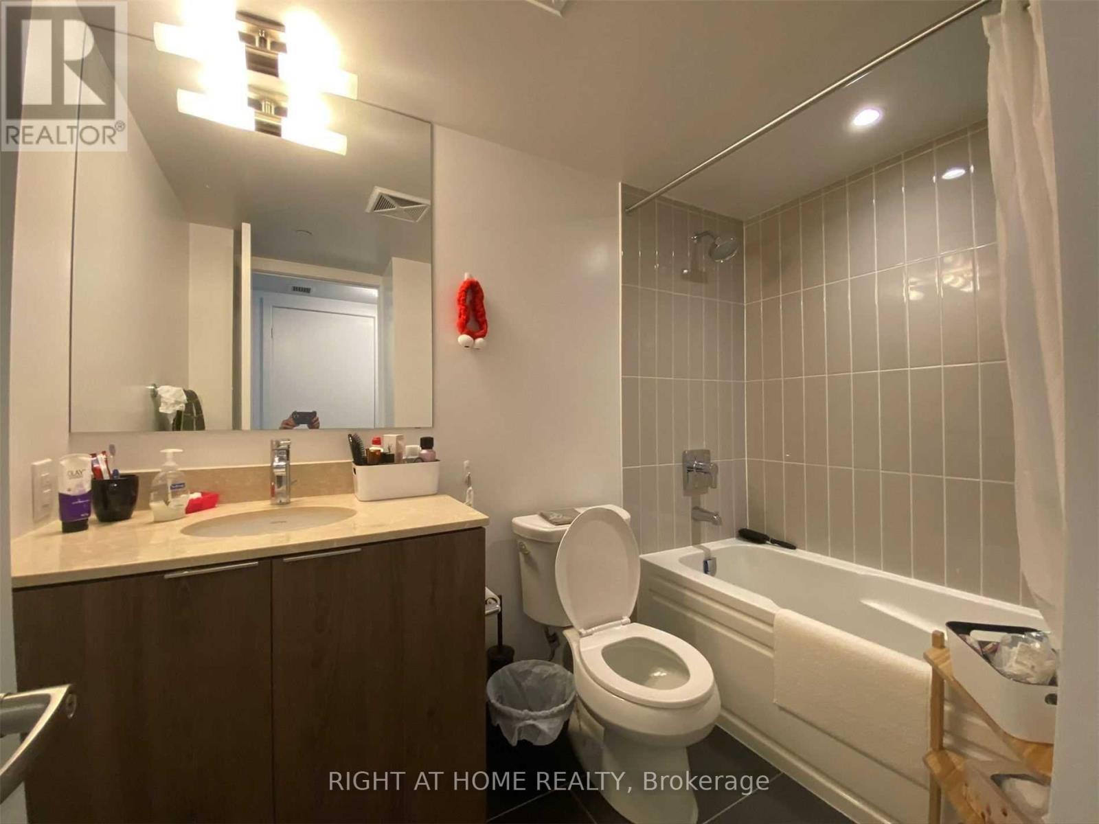 1612 - 955 Bay Street, Toronto, Ontario  M5S 2A2 - Photo 12 - C13848406