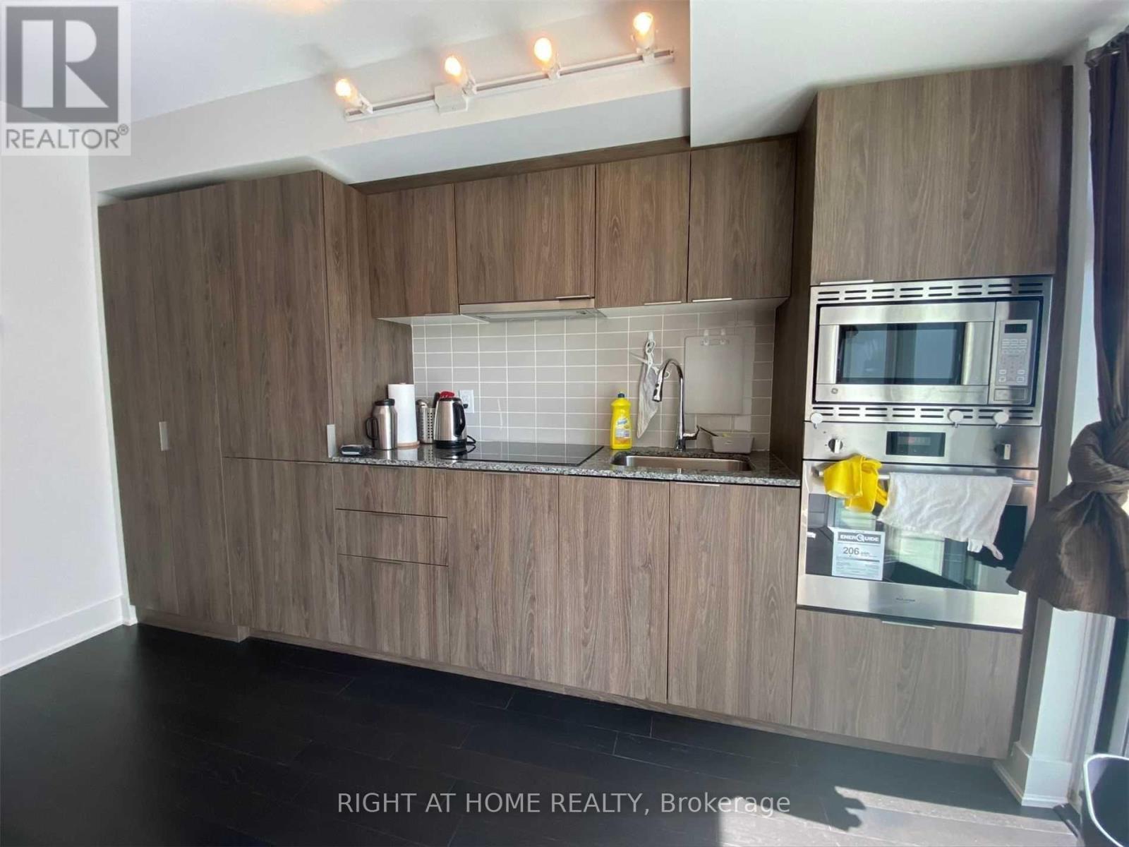1612 - 955 Bay Street, Toronto, Ontario  M5S 2A2 - Photo 3 - C13848406