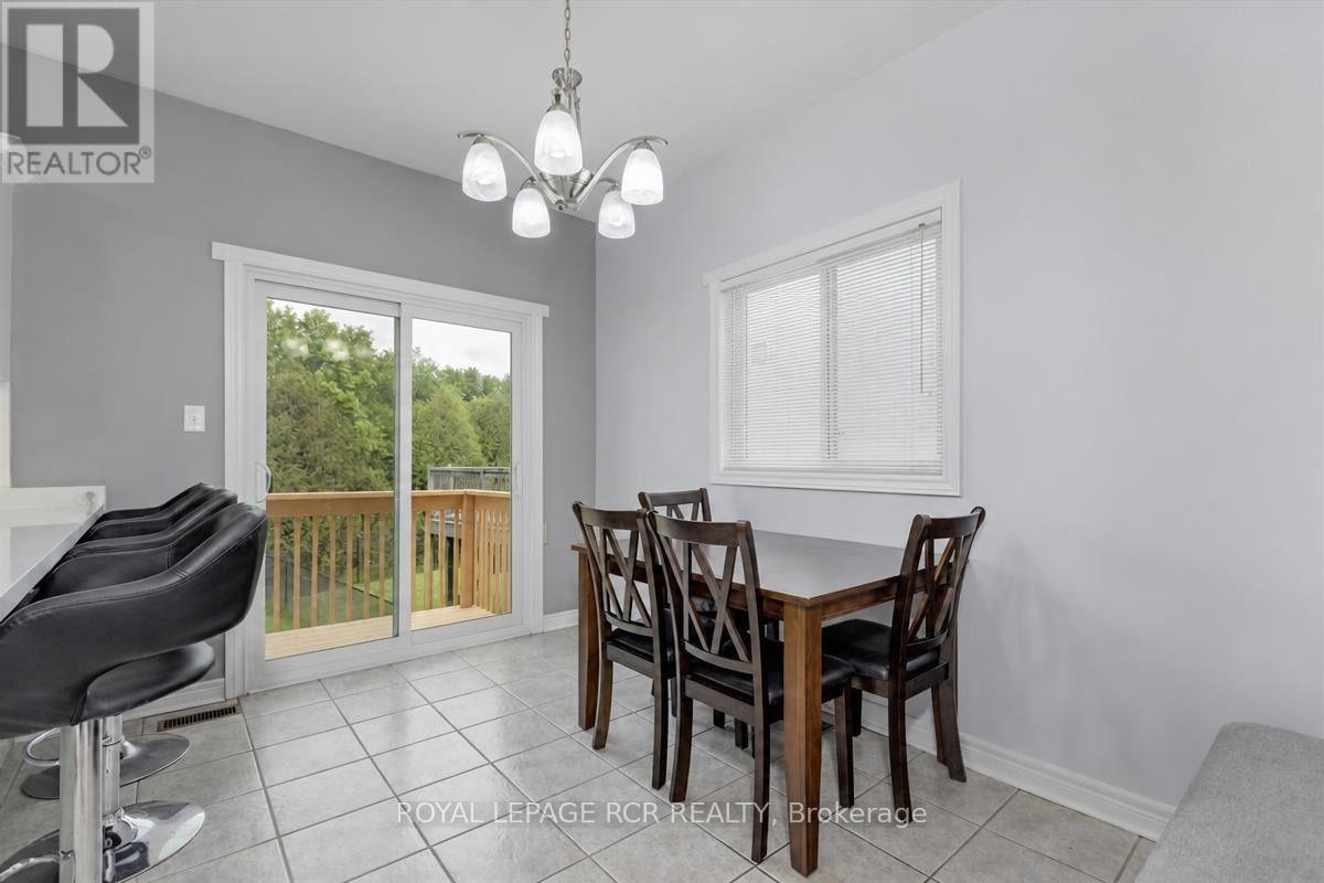 332 King Street, East Gwillimbury, Ontario  L0G 1M0 - Photo 7 - N13638598