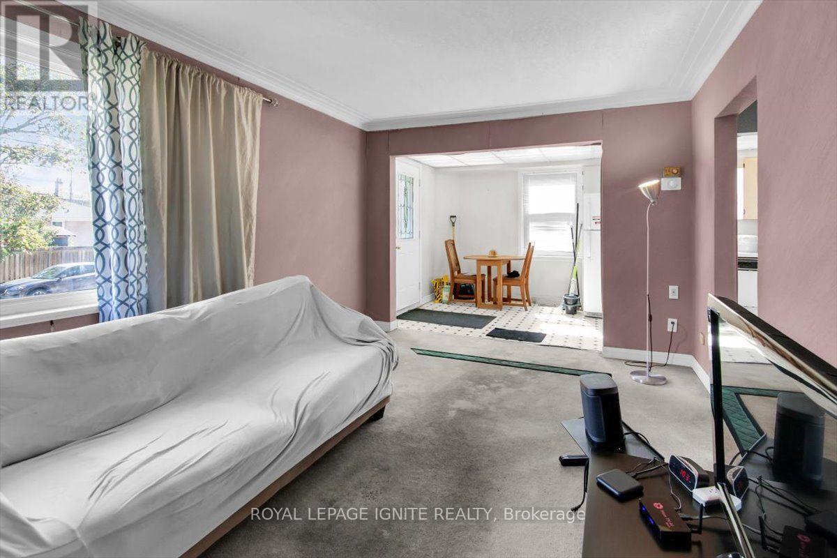 76 Celeste Drive, Toronto, Ontario  M1E 2V1 - Photo 7 - E13848142