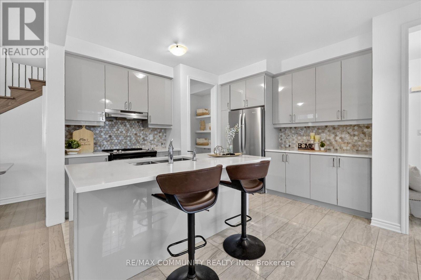 3001 Hollyberry Trail, Pickering, Ontario  L1X 0N5 - Photo 13 - E13848394