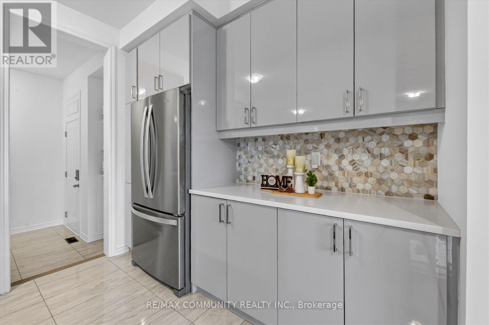 3001 Hollyberry Trail, Pickering, Ontario  L1X 0N5 - Photo 15 - E13848394