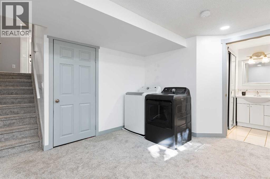 12 Kingsland Villas Sw, Calgary, Alberta  T2V 5J9 - Photo 5 - A2340347