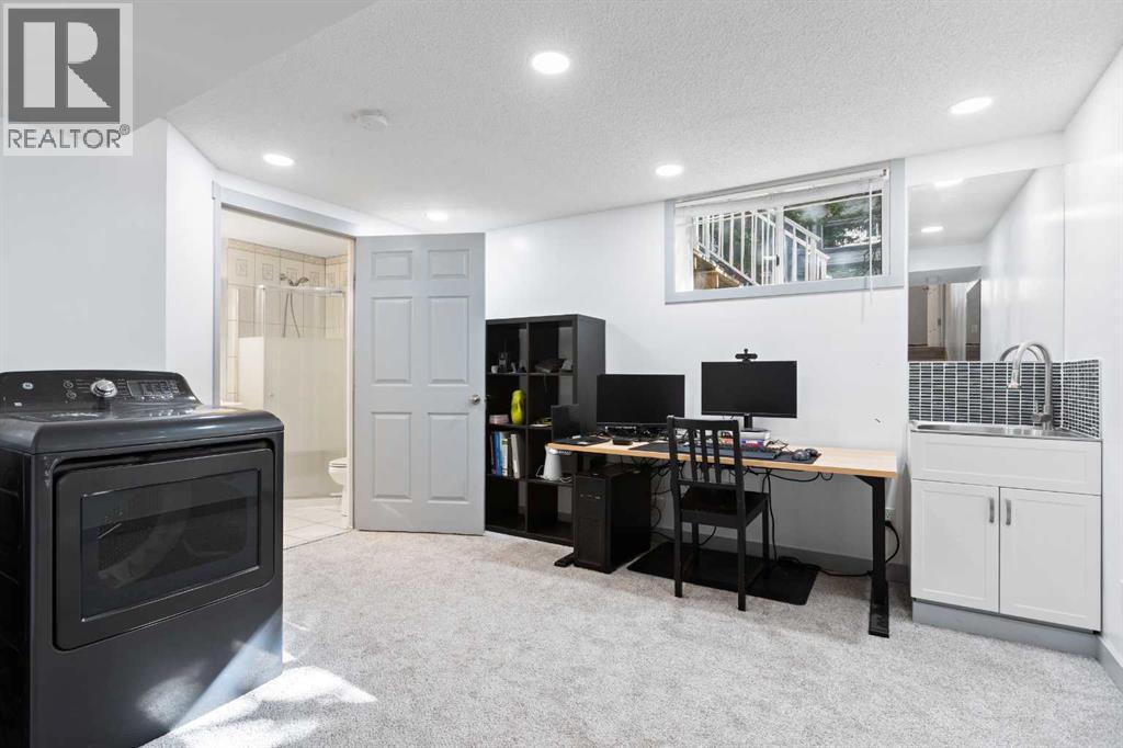 12 Kingsland Villas Sw, Calgary, Alberta  T2V 5J9 - Photo 4 - A2340347