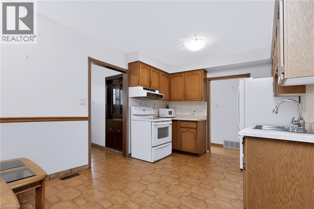 261 Carla Avenue, Stoney Creek, Ontario  L8G 3M9 - Photo 14 - 40867518