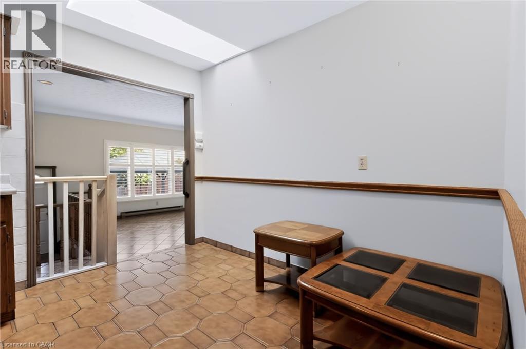 261 Carla Avenue, Stoney Creek, Ontario  L8G 3M9 - Photo 18 - 40867518