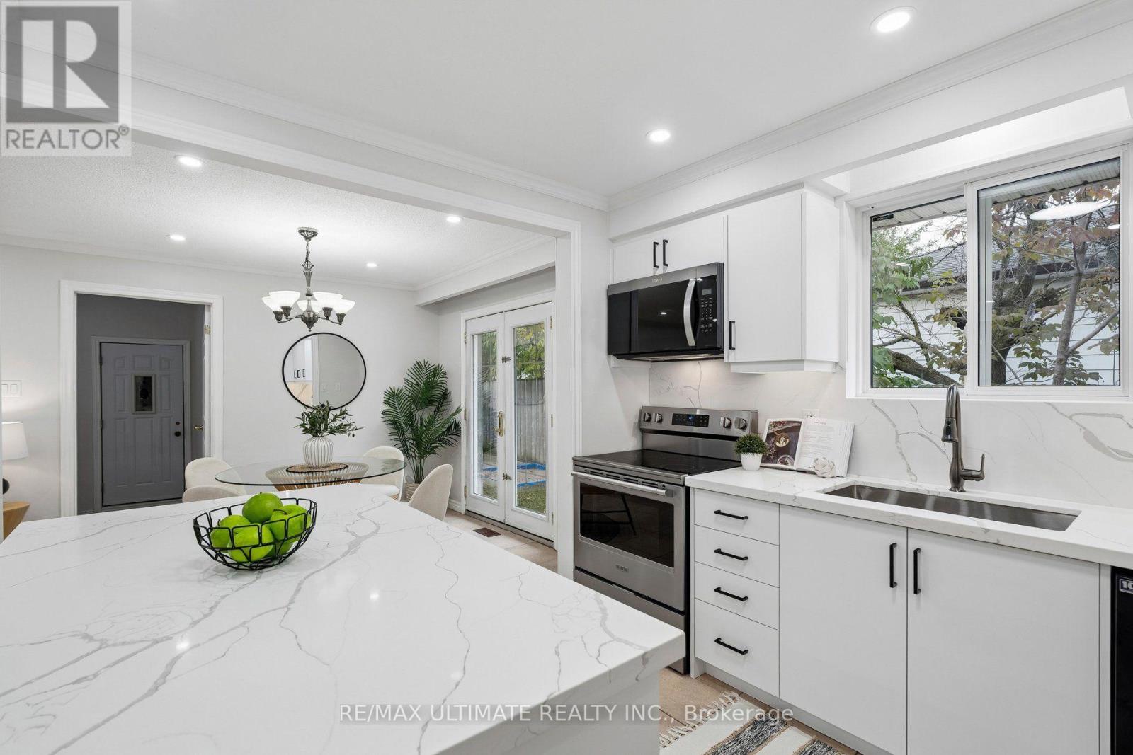 3478 Monica Drive, Mississauga, Ontario  L4T 3E8 - Photo 9 - W13848068