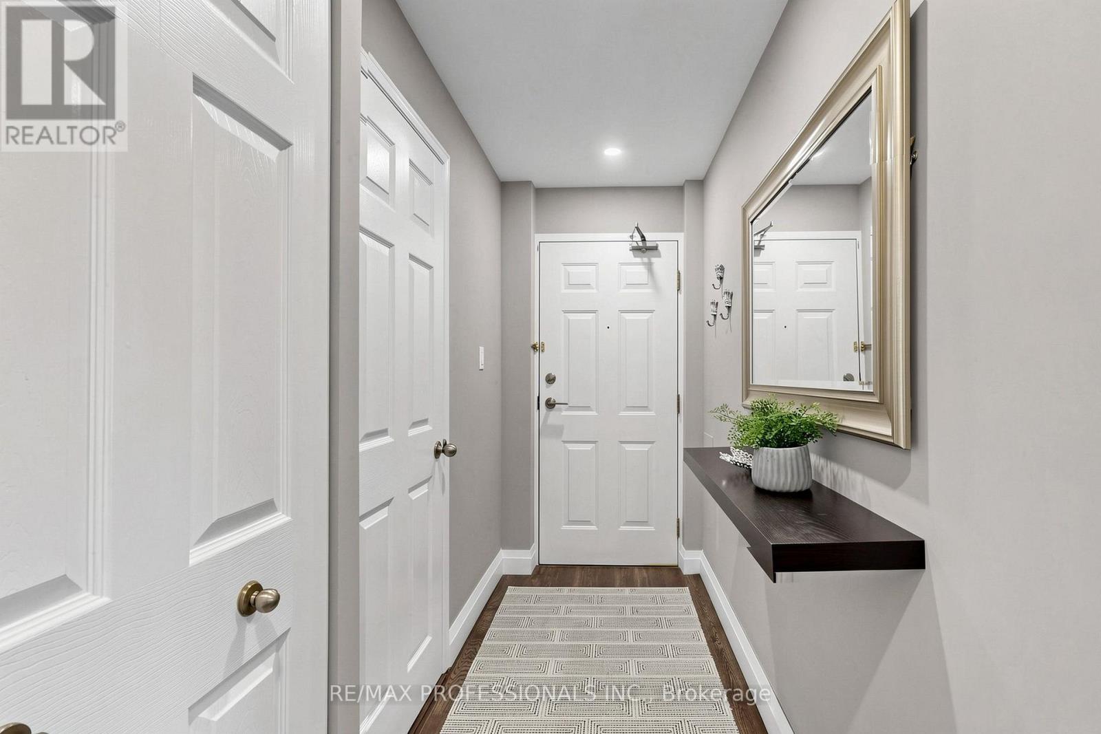 205 - 32 Tannery Street, Mississauga, Ontario  L5M 6T6 - Photo 4 - W13848186