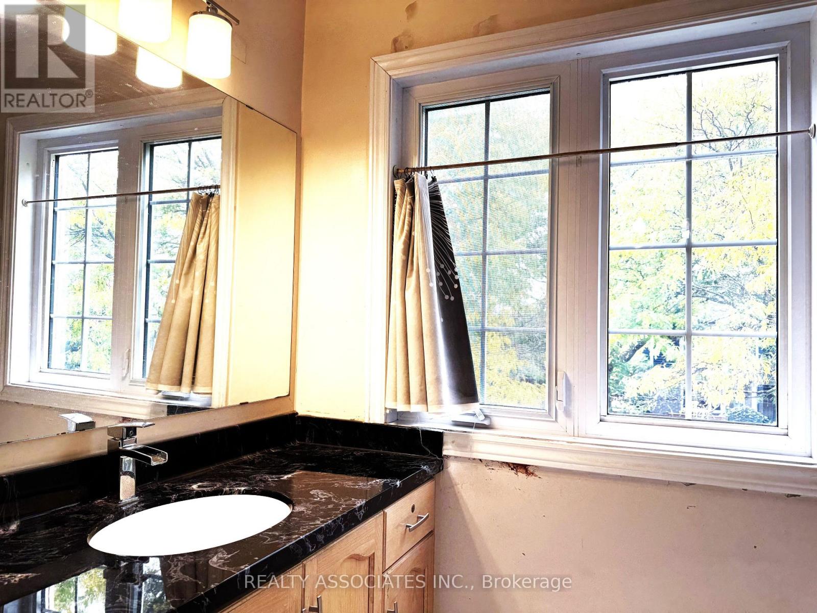 5577 Haddon Hall Road, Mississauga, Ontario  L5M 5G4 - Photo 12 - W13848412
